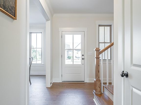 5th image of 980 Equestrian Dr
