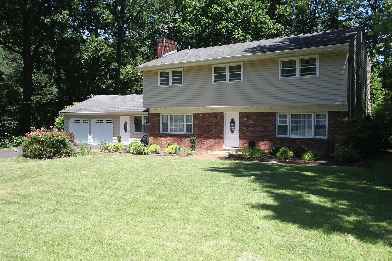 2 Galewood Dr photo 1