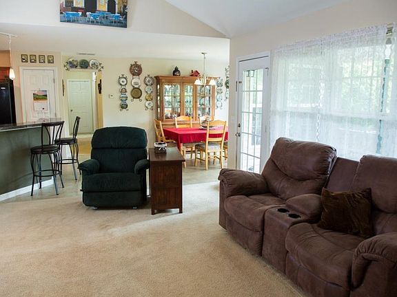 4th image of 135 Mill Creek Cv