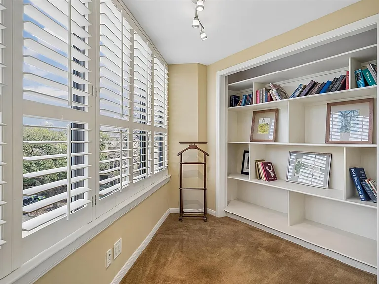 101 Westcott St #305 — Photo 15