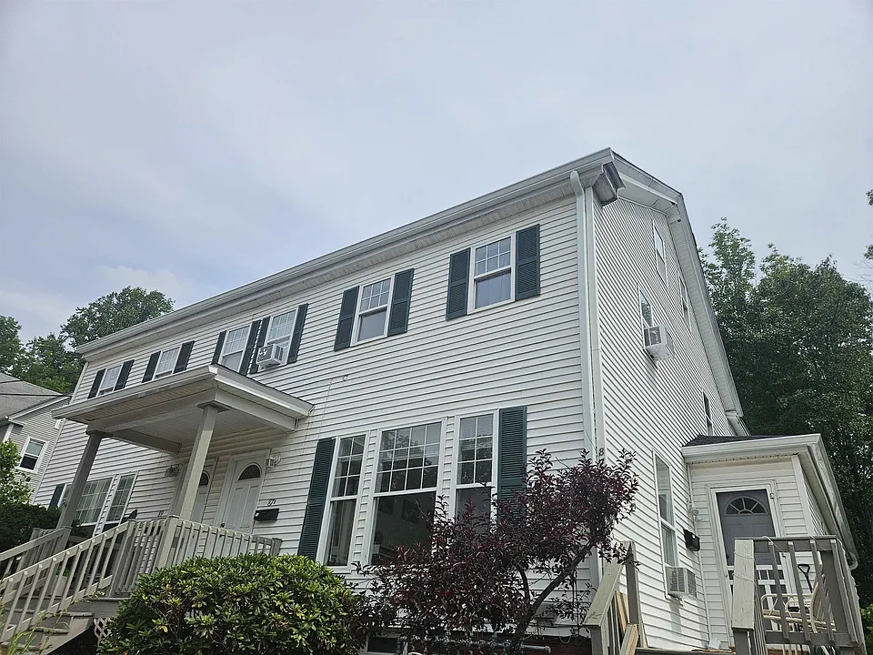 89 6th St