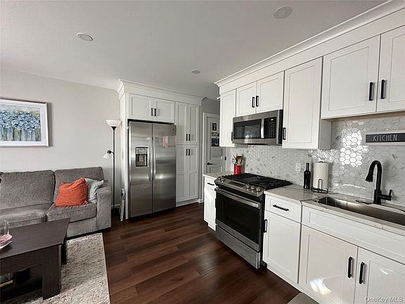 3rd image of 20 Melnick Place