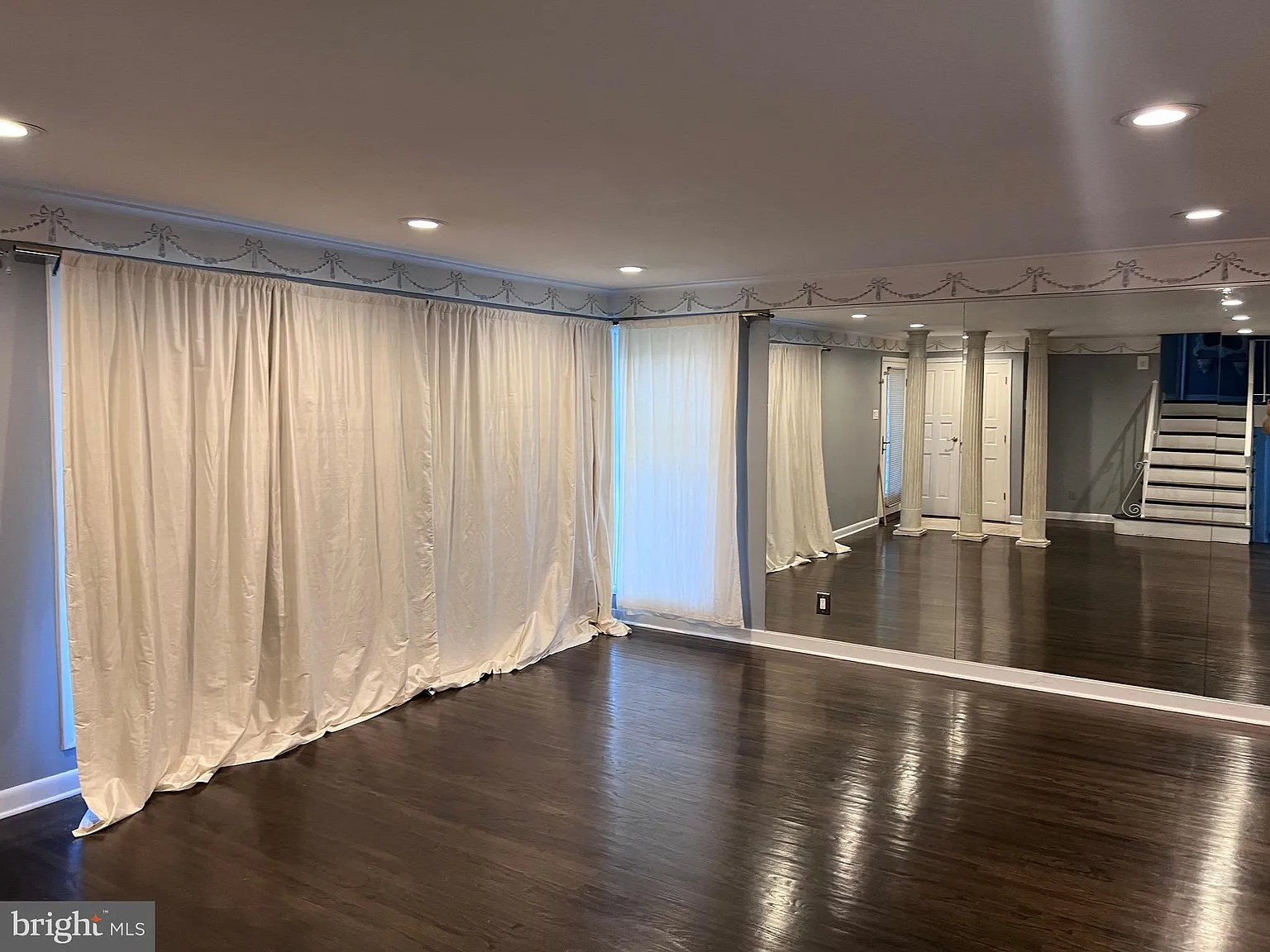 3 bed, 2.5 bath, 2640 sqft, $3,900 — Photo 4