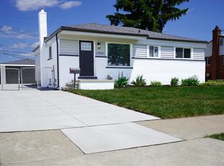 17949 S Wind Dr, Fraser, MI 48026