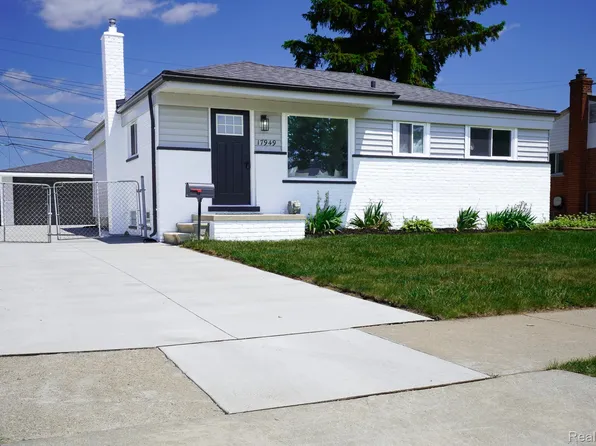 17949 S Wind Dr, Fraser, MI 48026