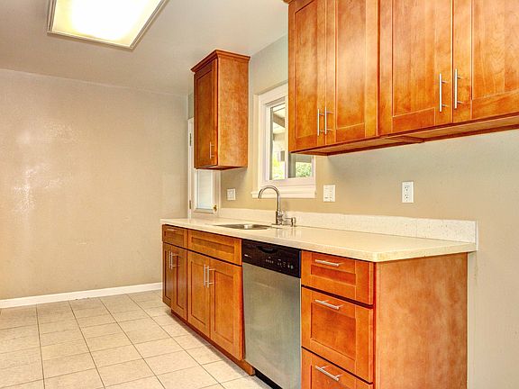 5th image of 5268 Amelia Dr