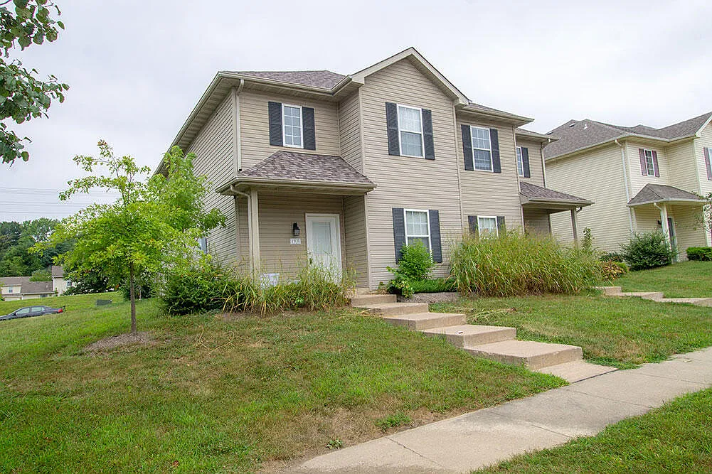 4 bed, 3.0 bath, 1810 sqft, $1,850 — Photo 1