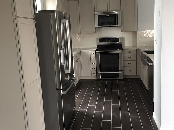 3rd image of 460 S Marion Pkwy APT 1403