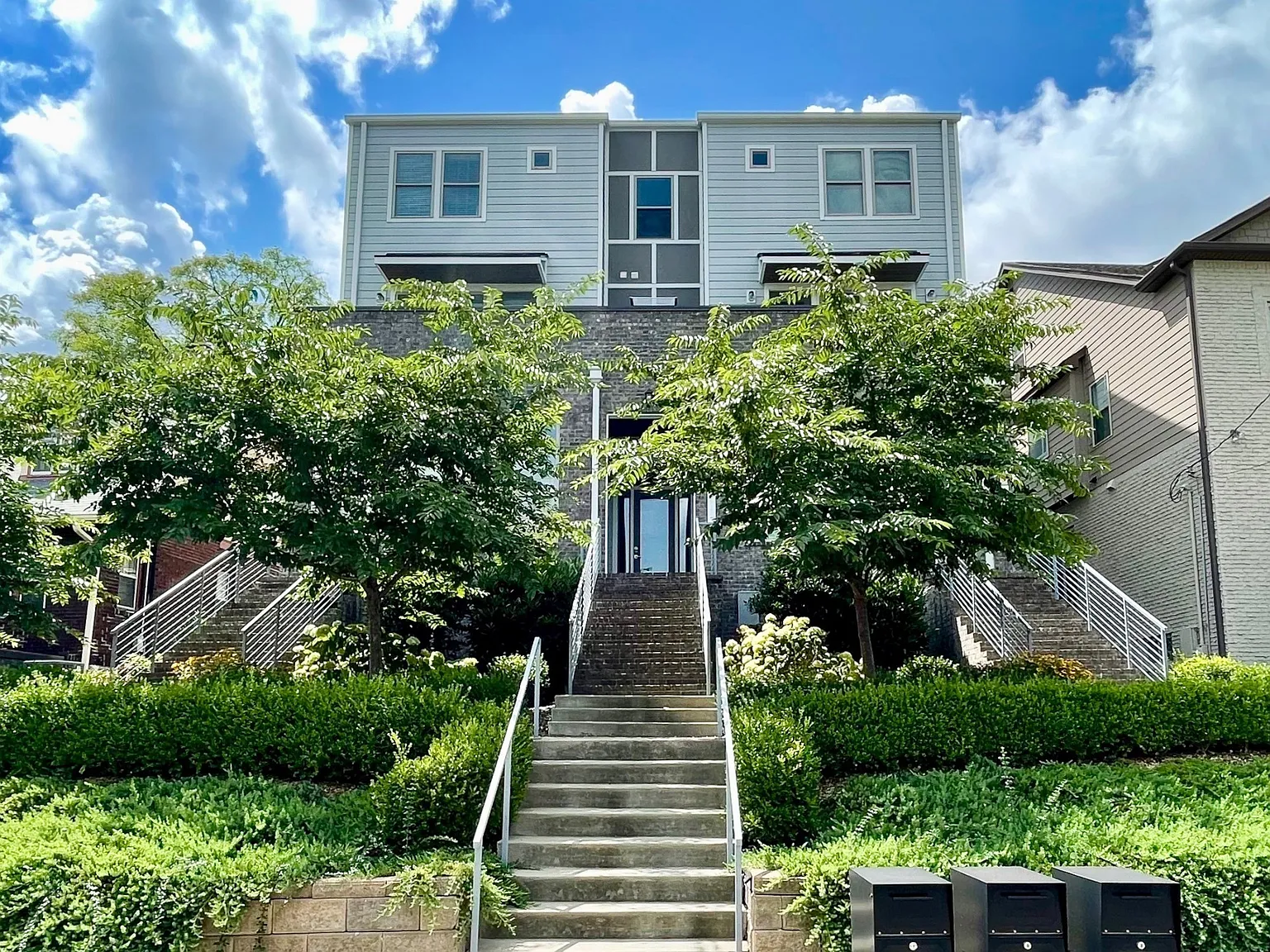 4 bed, 4.5 bath, 3673 sqft, $7,000 — Photo 4