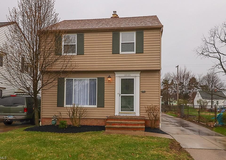 1st image of 2825 Parklane Dr