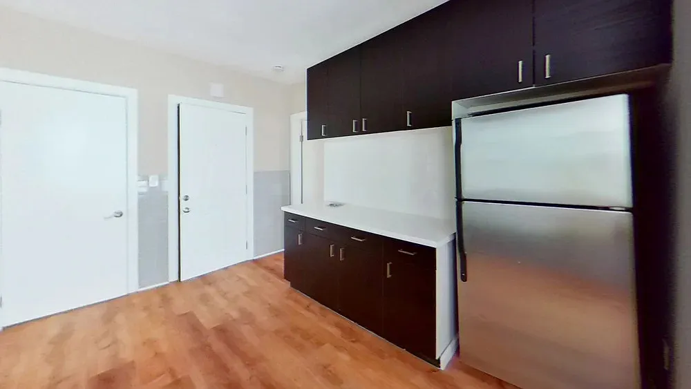 3 bed, 800 sqft, $3,175 — Photo 3
