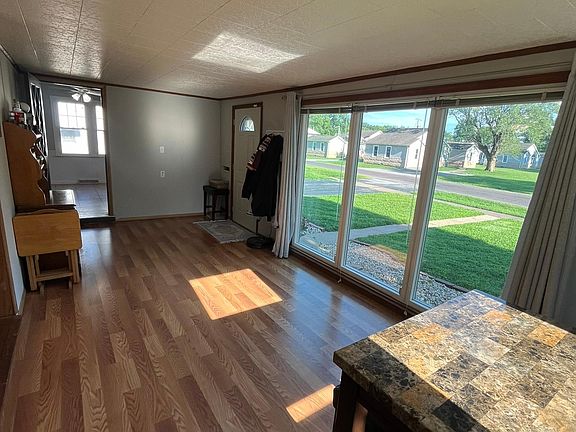 2nd image of 1009 W Green St