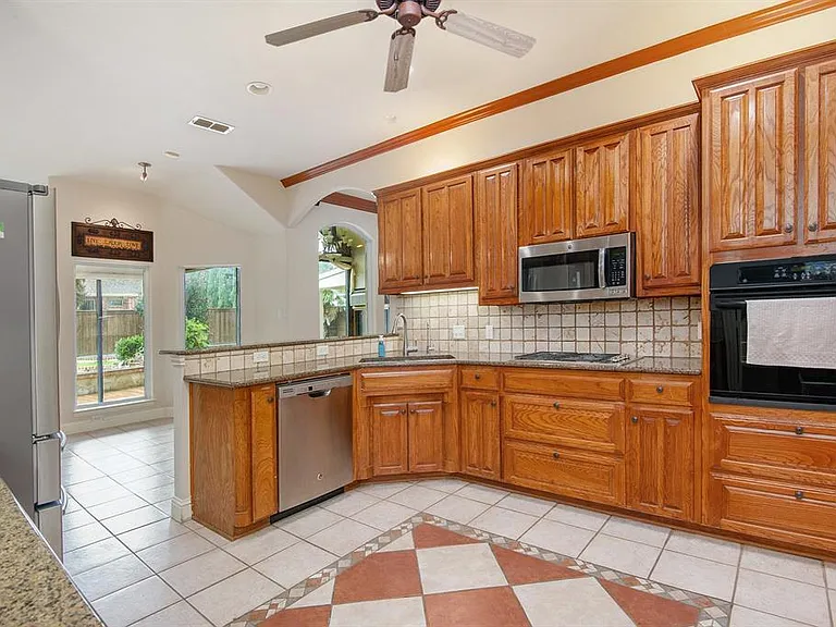 6925 Katherine Ct — Photo 16