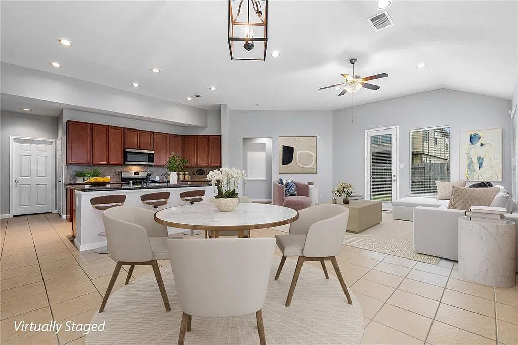 4 bed, 2.5 bath, 2780 sqft, $2,390 — Photo 4