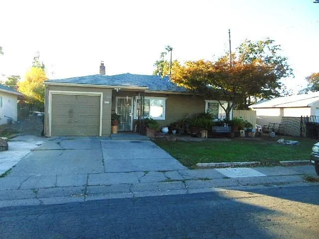 5870 Nina Way photo 1
