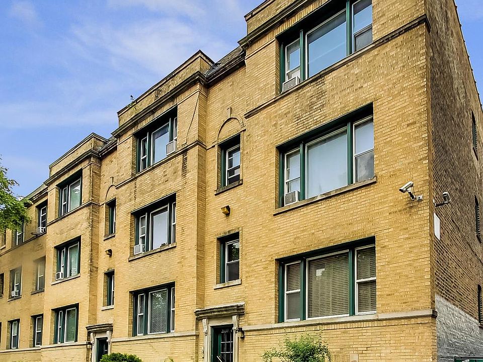 1st image of 2639 W Gunnison St APT 1B
