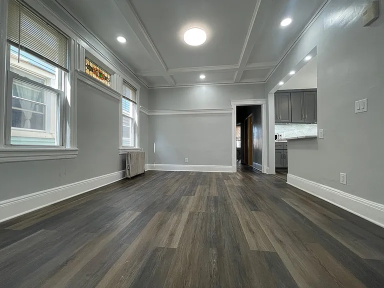 101 Romaine Ave — Photo 15