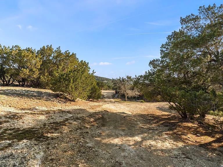 1597 Pipe Springs Dr — Photo 32