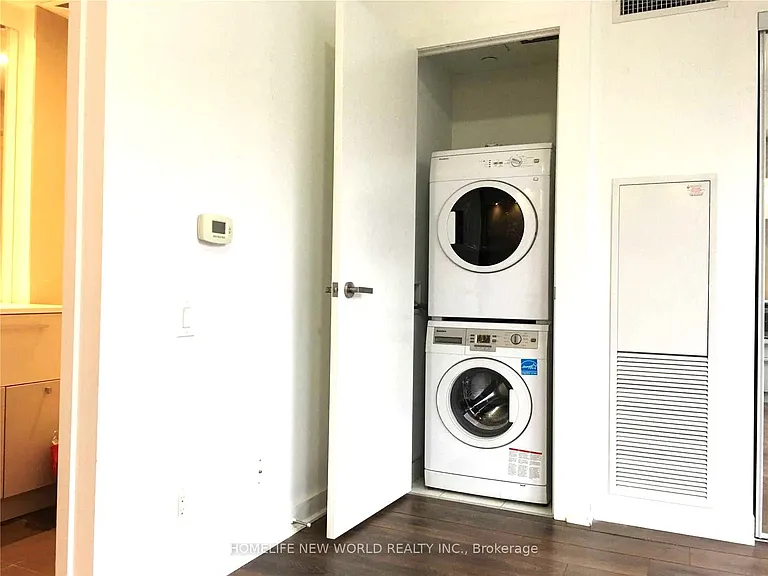 15 Grenville St #2504 — Photo 6