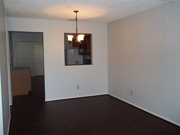 3rd image of 513 Amber Ln