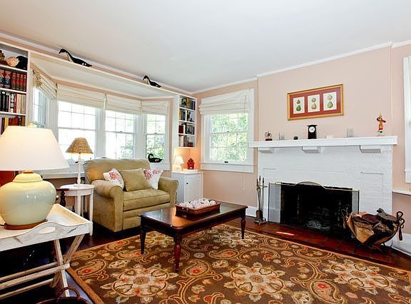 2nd image of 211 Murray Ave