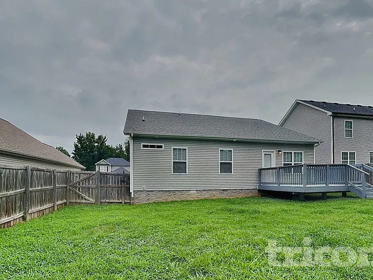 549 Medallion Cir — Photo 15