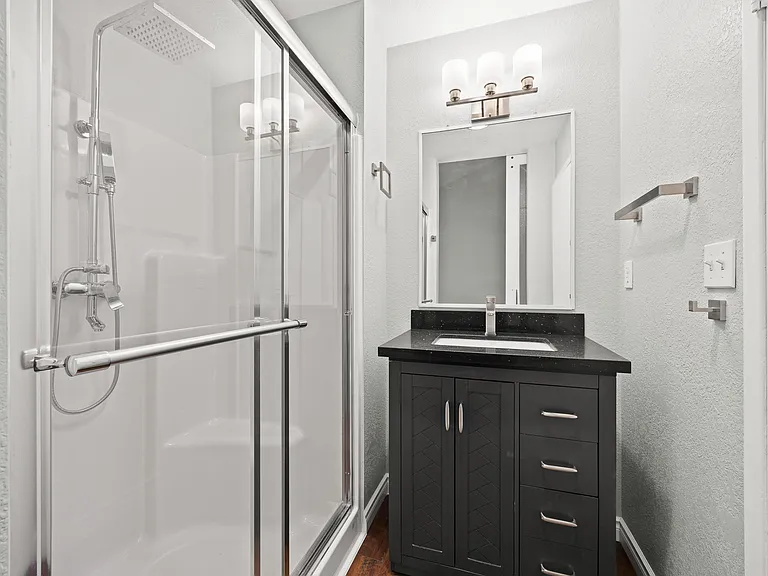 1040 S Garfield Ave — Photo 22