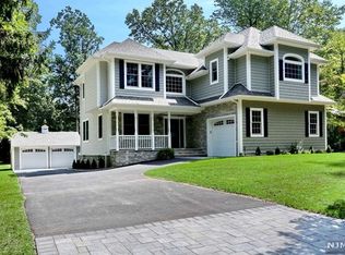 632 Lawlins Rd, Wyckoff, NJ 07481