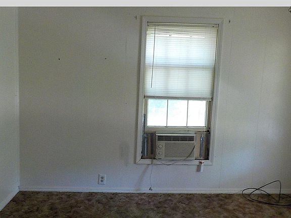 4th image of 623 E College St