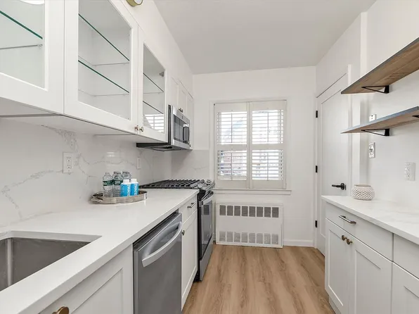 21008 41st Ave, Bayside, NY 11361