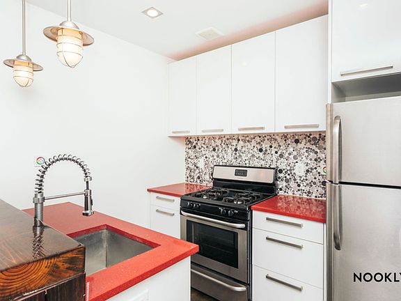 4th image of 49 Montrose Ave #4B