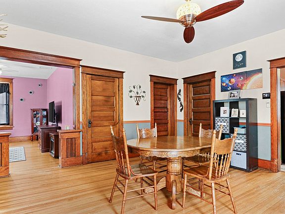 5th image of 210 E Merrimac St