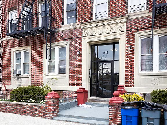 2nd image of 1625 Park Pl APT 18