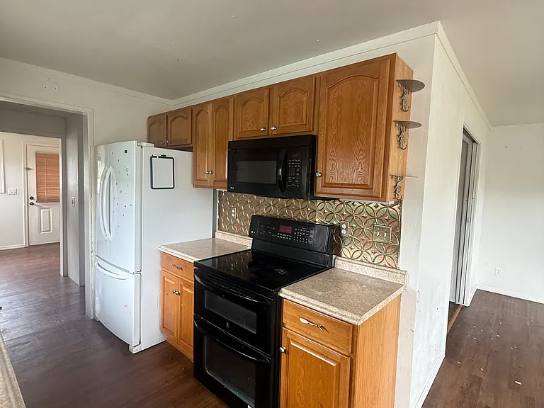 1075 Pacific Ave — Photo 3
