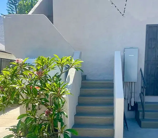 Stairs from kitchen to backyard