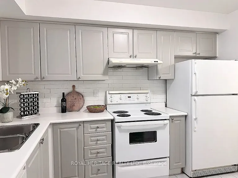 18 Lee Centre Dr #2110 — Photo 6