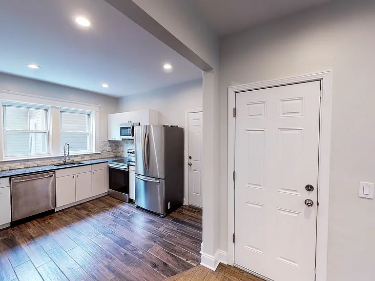 90 Bristol St #1 — Photo 5