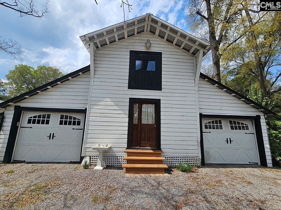 2nd image of 121 N Dew St