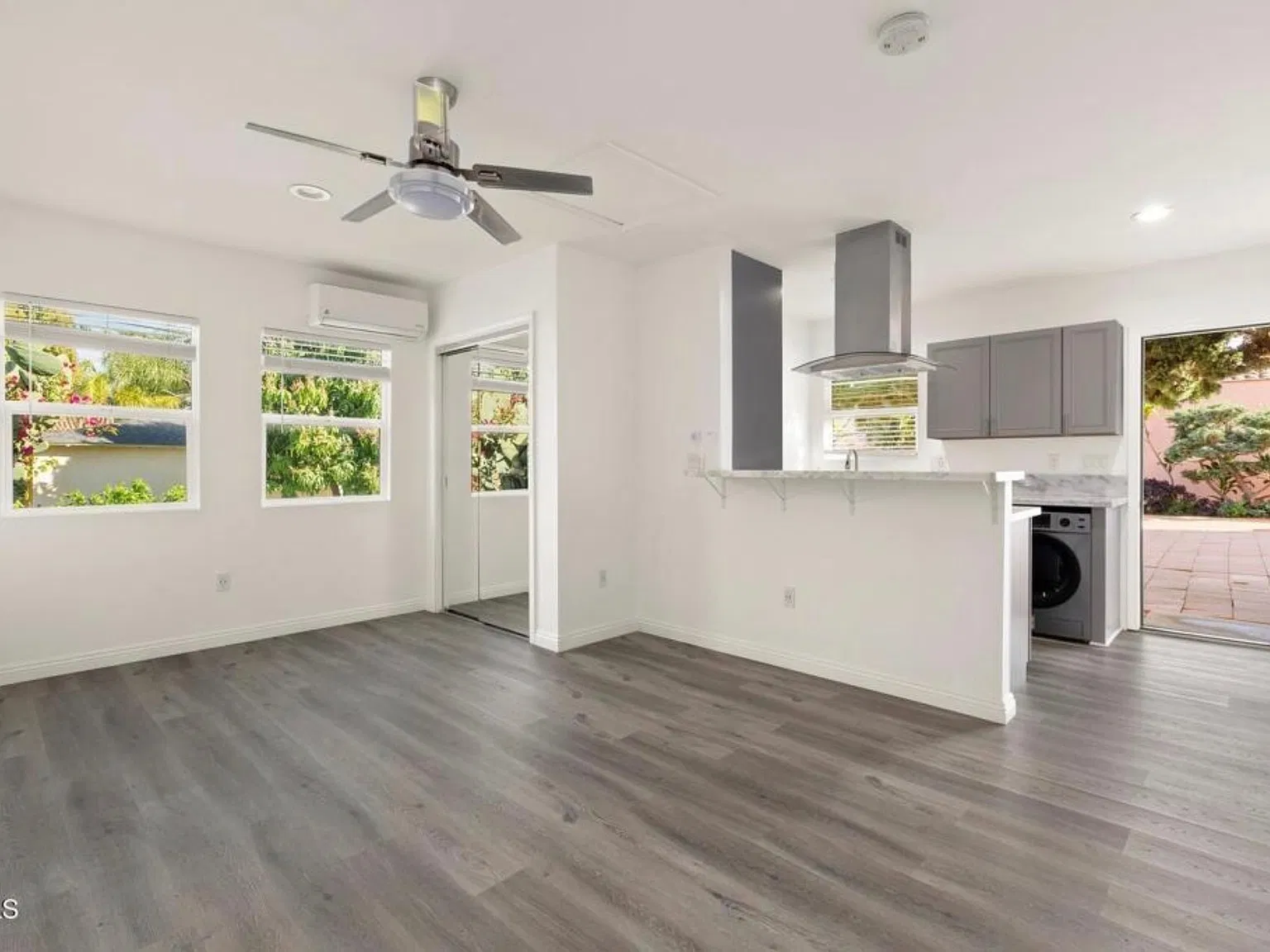 Studio, 365 sqft, $2,200 — Photo 1