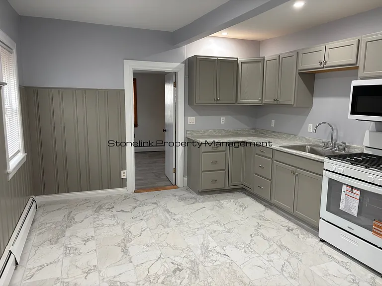 68 2nd Ave — Photo 3