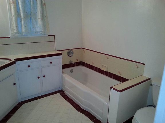 Front Bathroom - has bath & shower