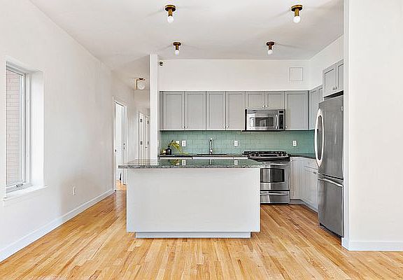3rd image of 304 W 115th St APT 7A