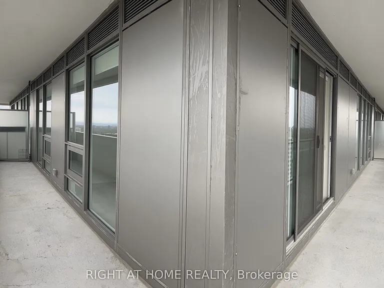 2221 Yonge St #3102 — Photo 25