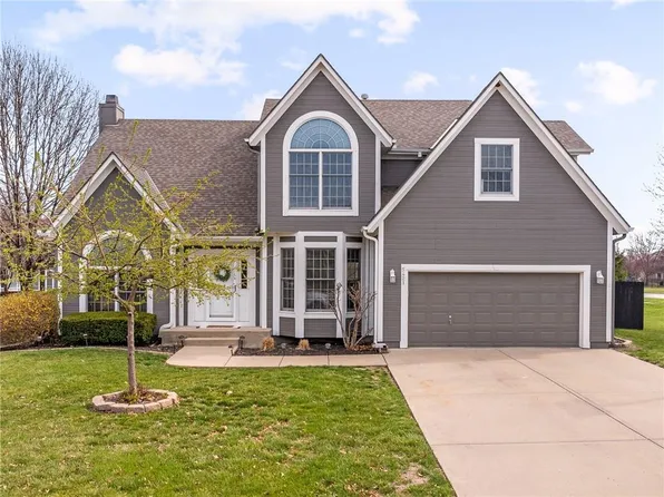 5421 Hilltop Dr, Shawnee, KS 66226