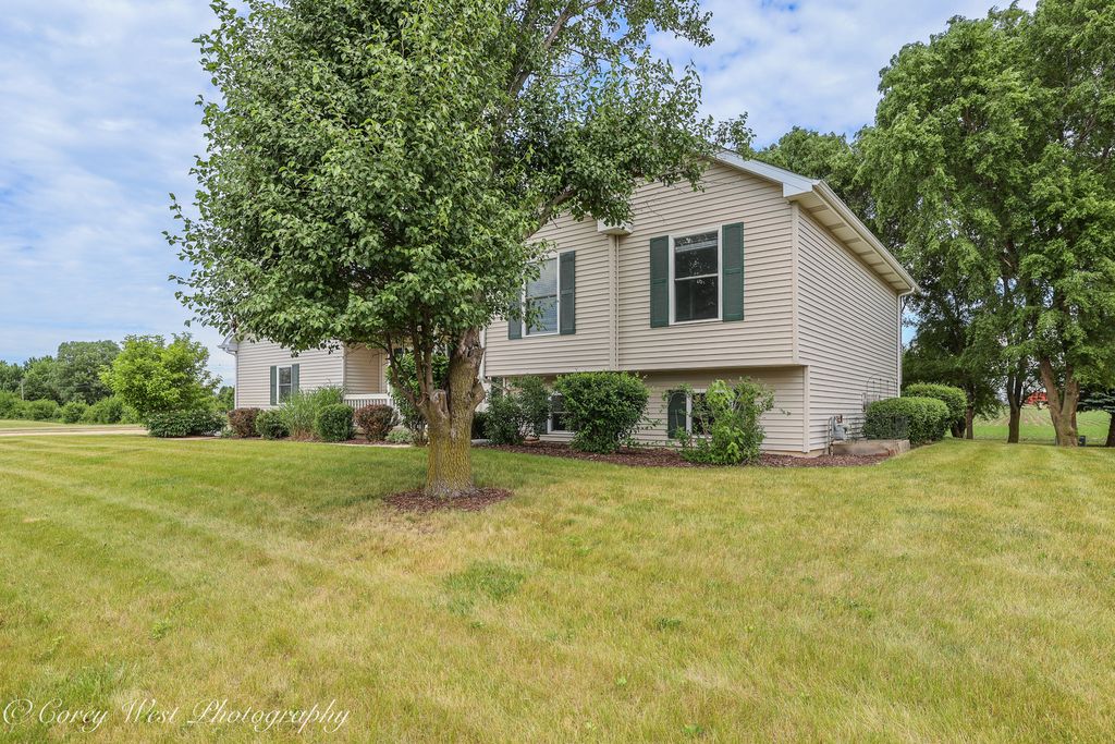 480 N Aspen Dr, Cortland, IL - View 5