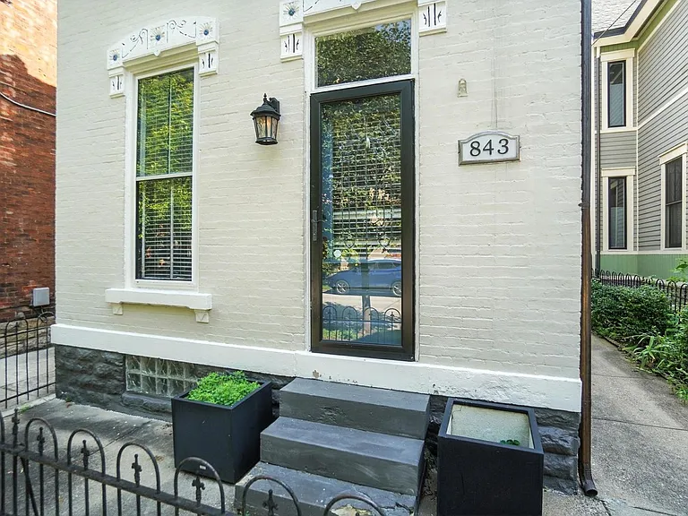 843 Overton St — Photo 4