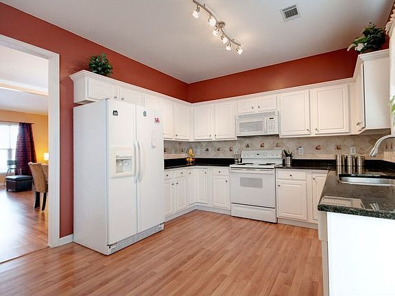 This is a kitchen with a cook in mind. It features abundant counterpace, upgra