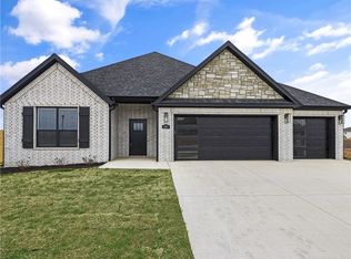 1901 Bluestem Dr, Centerton, AR 72719