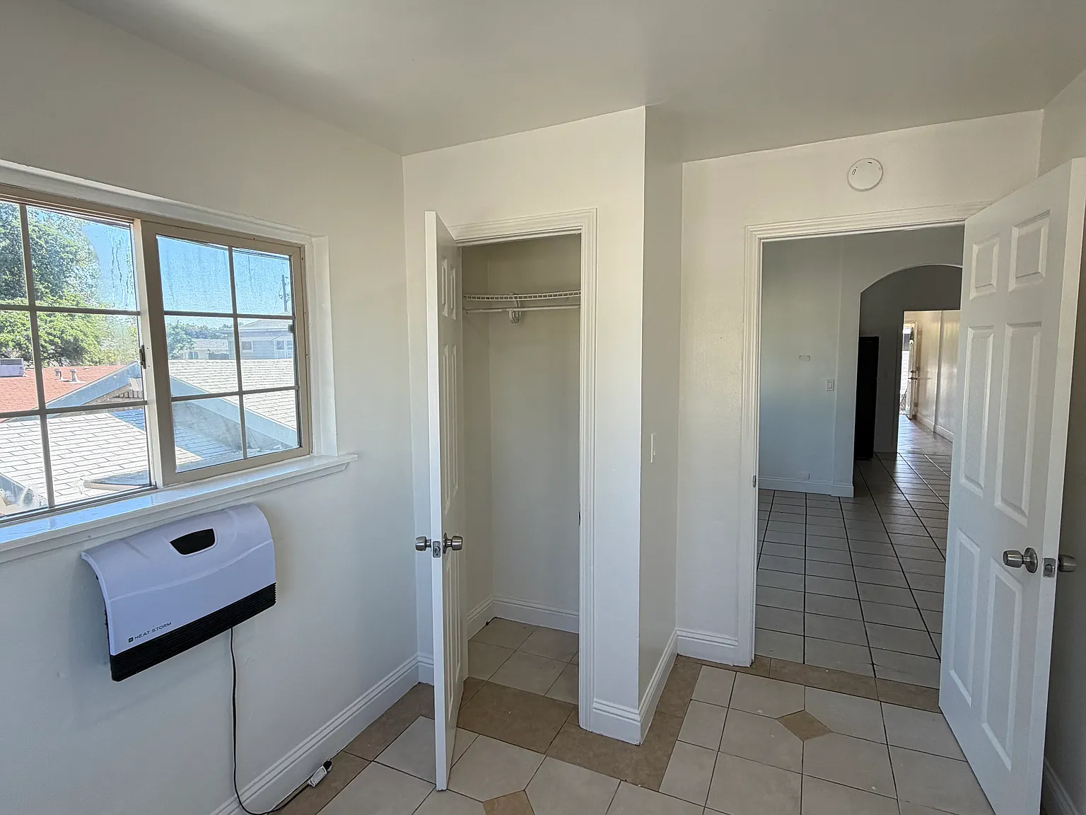 624 E Oak St — Photo 3