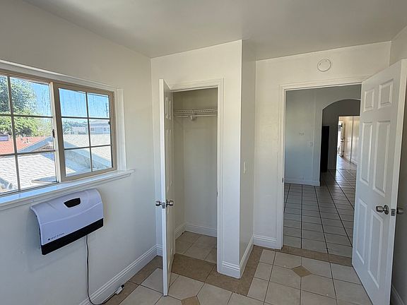 3rd image of 624 E Oak St #624